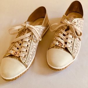 Michael Kors SNEAKER. Gold trim GREAT LOOKING,